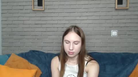 Snapshot of mellingi chatting on 10/03/25, 06:21 mellingi online show from 10/03/25, 06:21