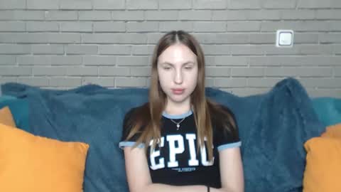 Snapshot of mellingi chatting on 10/19/25, 04:51 mellingi online show from 10/19/25, 04:51