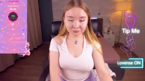 Mellisa online show from 10/31/25, 04:57