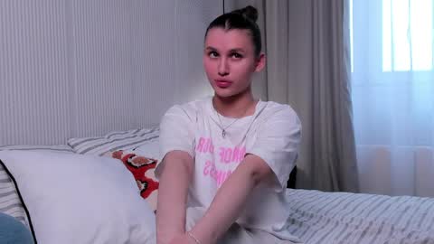 Snapshot of mellisamckeel chatting on 04/06/26, 11:55 Lia online show from 04/06/26, 11:55