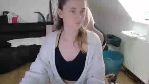 melly4you online show from 06/15/26, 01:57