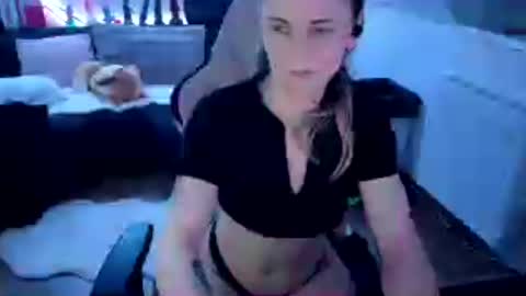 melly4you online show from 07/06/26, 08:33