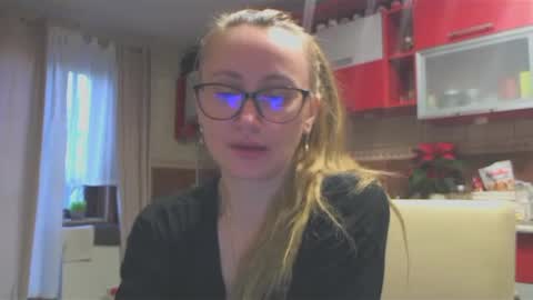 Snapshot of melly_rosey chatting on 12/18/24, 07:04 Melly online show from 12/18/24, 07:04