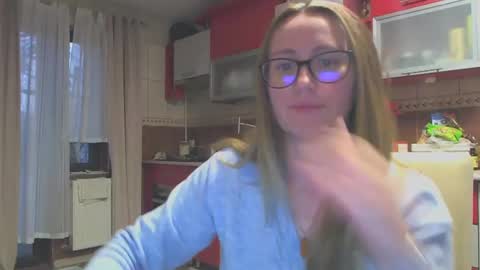 Snapshot of melly_rosey chatting on 01/16/25, 03:02 Melly online show from 01/16/25, 03:02