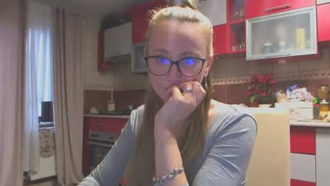 Snapshot of melly_rosey chatting on 01/27/25, 07:35 Melly online show from 01/27/25, 07:35