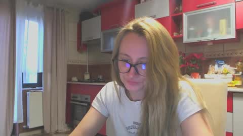 Snapshot of melly_rosey chatting on 01/29/25, 07:25 Melly online show from 01/29/25, 07:25