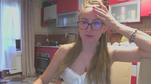 Snapshot of melly_rosey chatting on 02/10/25, 08:20 Melly online show from 02/10/25, 08:20