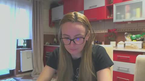 Snapshot of melly_rosey chatting on 02/11/25, 07:44 Melly online show from 02/11/25, 07:44