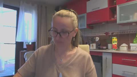 Snapshot of melly_rosey chatting on 03/07/25, 08:02 Melly online show from 03/07/25, 08:02