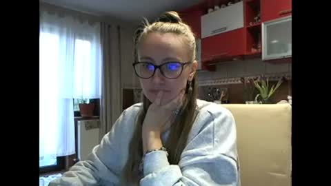 Snapshot of melly_rosey chatting on 03/10/25, 07:32 Melly online show from 03/10/25, 07:32