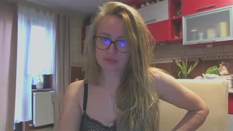 Snapshot of melly_rosey chatting on 03/11/25, 07:58 Melly online show from 03/11/25, 07:58