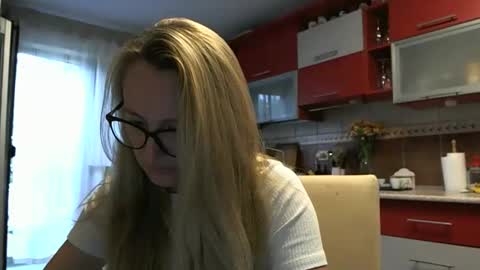 Snapshot of melly_rosey chatting on 09/11/25, 06:35 Melly online show from 09/11/25, 06:35