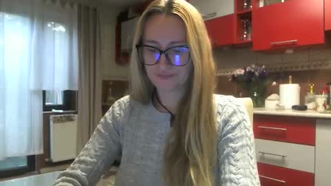 Snapshot of melly_rosey chatting on 09/30/25, 07:02 Melly online show from 09/30/25, 07:02