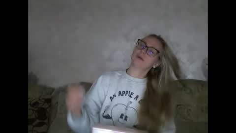 Snapshot of melly_rosey chatting on 10/07/25, 06:54 Melly online show from 10/07/25, 06:54