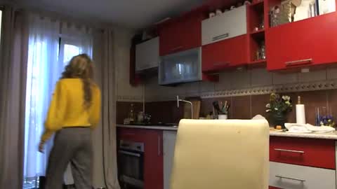 Snapshot of melly_rosey chatting on 10/29/25, 08:16 Melly online show from 10/29/25, 08:16