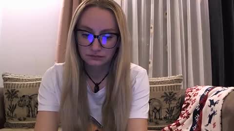 Melly online show from 11/09/25, 04:16