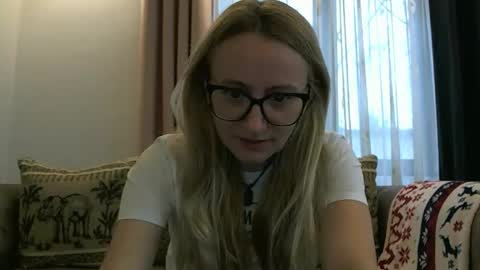 Melly online show from 11/12/25, 07:42