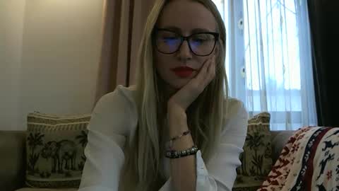 Melly online show from 11/17/25, 07:25