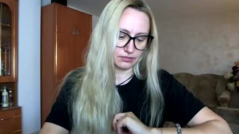 Melly online show from 06/25/26, 07:35