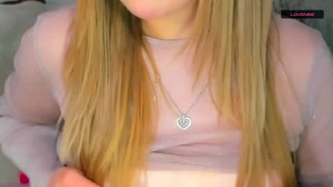 Snapshot of melmooon chatting on 12/16/24, 05:11 MelMooon online show from 12/16/24, 05:11