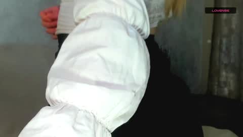 Snapshot of melmooon chatting on 12/18/24, 06:35 MelMooon online show from 12/18/24, 06:35