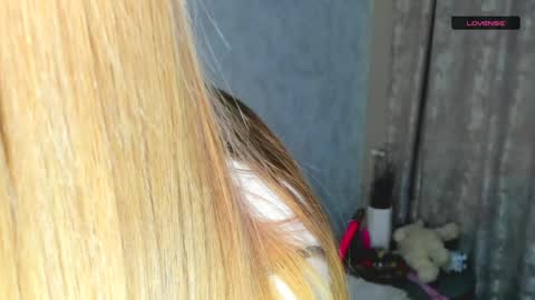 Snapshot of melmooon chatting on 01/04/25, 02:14 MelMooon online show from 01/04/25, 02:14