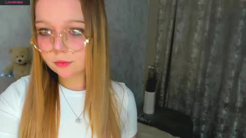 Snapshot of melmooon chatting on 01/14/25, 05:23 MelMooon online show from 01/14/25, 05:23