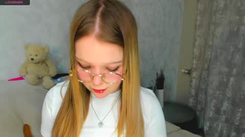 Snapshot of melmooon chatting on 01/17/25, 04:47 MelMooon online show from 01/17/25, 04:47