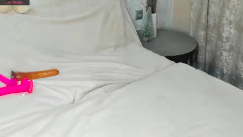 Snapshot of melmooon chatting on 01/22/25, 09:43 MelMooon online show from 01/22/25, 09:43