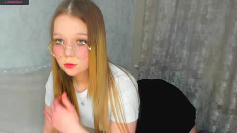 Snapshot of melmooon chatting on 01/27/25, 02:13 MelMooon online show from 01/27/25, 02:13