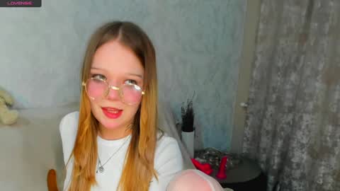 Snapshot of melmooon chatting on 02/03/25, 05:03 MelMooon online show from 02/03/25, 05:03