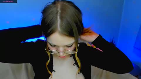 Snapshot of melmooon chatting on 02/16/25, 12:08 MelMooon online show from 02/16/25, 12:08