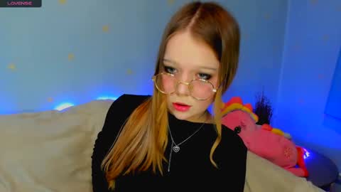 Snapshot of melmooon chatting on 02/21/25, 06:59 MelMooon online show from 02/21/25, 06:59