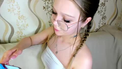 Snapshot of melmooon chatting on 09/09/25, 07:02 MelMooon online show from 09/09/25, 07:02