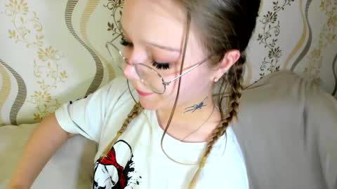 Snapshot of melmooon chatting on 09/11/25, 08:20 MelMooon online show from 09/11/25, 08:20