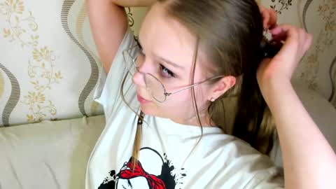 Snapshot of melmooon chatting on 09/15/25, 07:14 MelMooon online show from 09/15/25, 07:14