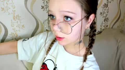 Snapshot of melmooon chatting on 09/21/25, 07:04 MelMooon online show from 09/21/25, 07:04