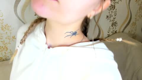 Snapshot of melmooon chatting on 10/11/25, 12:04 MelMooon online show from 10/11/25, 12:04