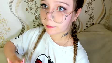 Snapshot of melmooon chatting on 10/12/25, 05:34 MelMooon online show from 10/12/25, 05:34