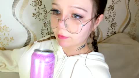 Snapshot of melmooon chatting on 10/13/25, 01:44 MelMooon online show from 10/13/25, 01:44