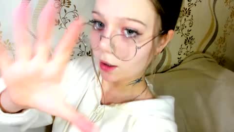 MelMooon online show from 11/05/25, 08:09