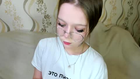 MelMooon online show from 12/18/25, 02:50