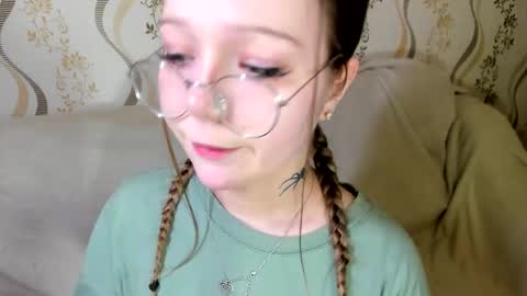 MelMooon online show from 12/21/25, 08:10