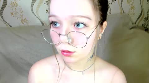 Snapshot of melmooon chatting on 01/05/26, 07:17 MelMooon online show from 01/05/26, 07:17