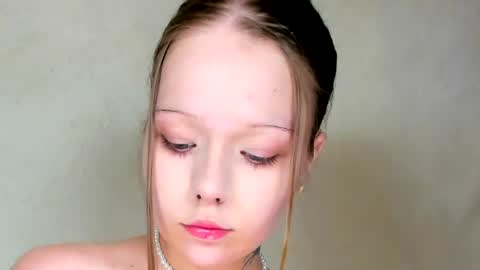 MelMooon online show from 07/27/26, 08:27