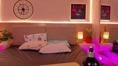 Melody online show from 11/16/25, 10:37