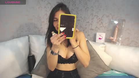 Snapshot of melodiroux_ chatting on 02/02/25, 01:08 Melodi online show from 02/02/25, 01:08