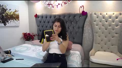 Snapshot of melodiroux_ chatting on 02/18/25, 01:00 Melodi online show from 02/18/25, 01:00