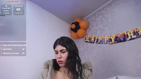 Snapshot of melodiroux_ chatting on 10/17/25, 02:19 Melodi online show from 10/17/25, 02:19
