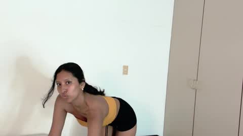 Snapshot of melody24_ chatting on 03/07/25, 02:01 melody24_ online show from 03/07/25, 02:01